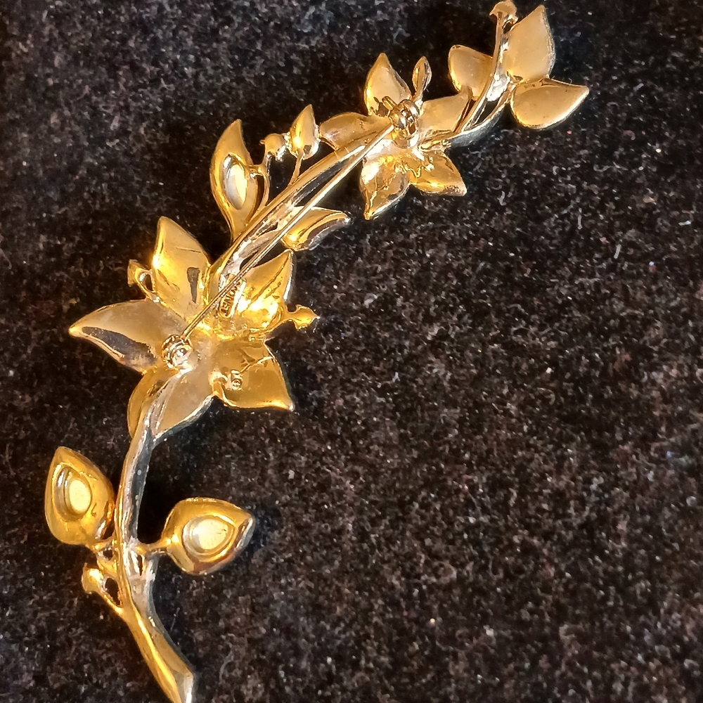 Monet Goldtone Flower And Vine Green Gemstone Brooch View 6